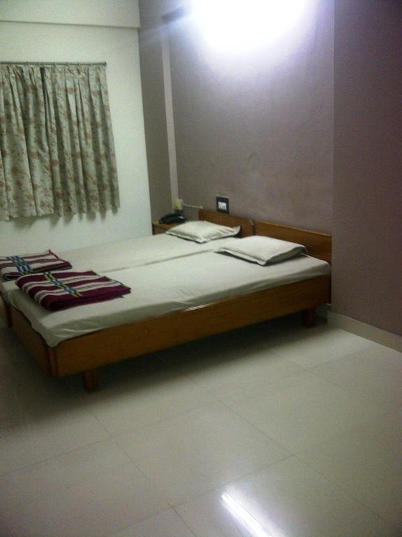 Hotel Abha International Bhuj Rom bilde